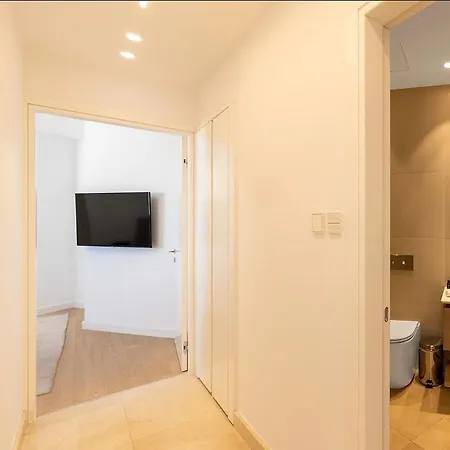 Modern 2 Bedroom Нікосія