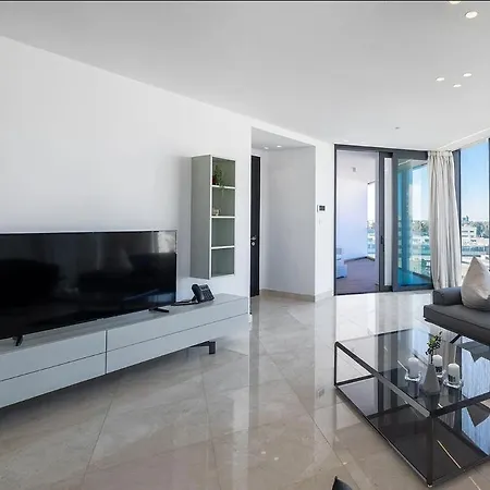 Modern 2 Bedroom Апартаменти