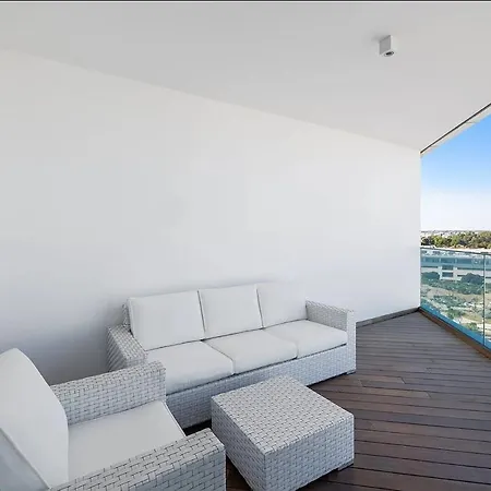 Апартаменти Modern 2 Bedroom *